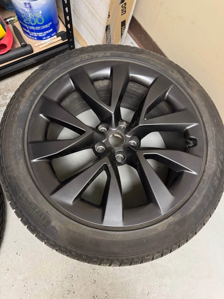 Pirelli Winter Tires on Rims | 275/45/R20 - photo 3