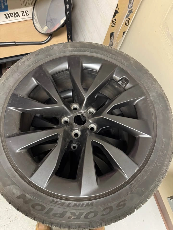 Pirelli Winter Tires on Rims | 275/45/R20 - photo 5