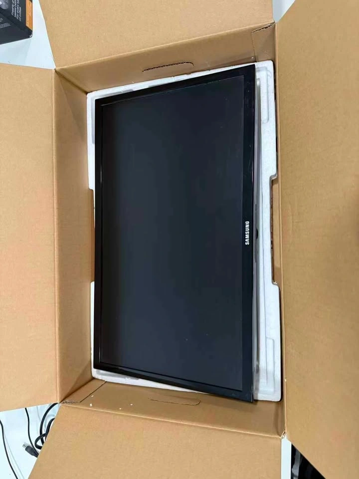 Samsung Computer Monitor - photo 2