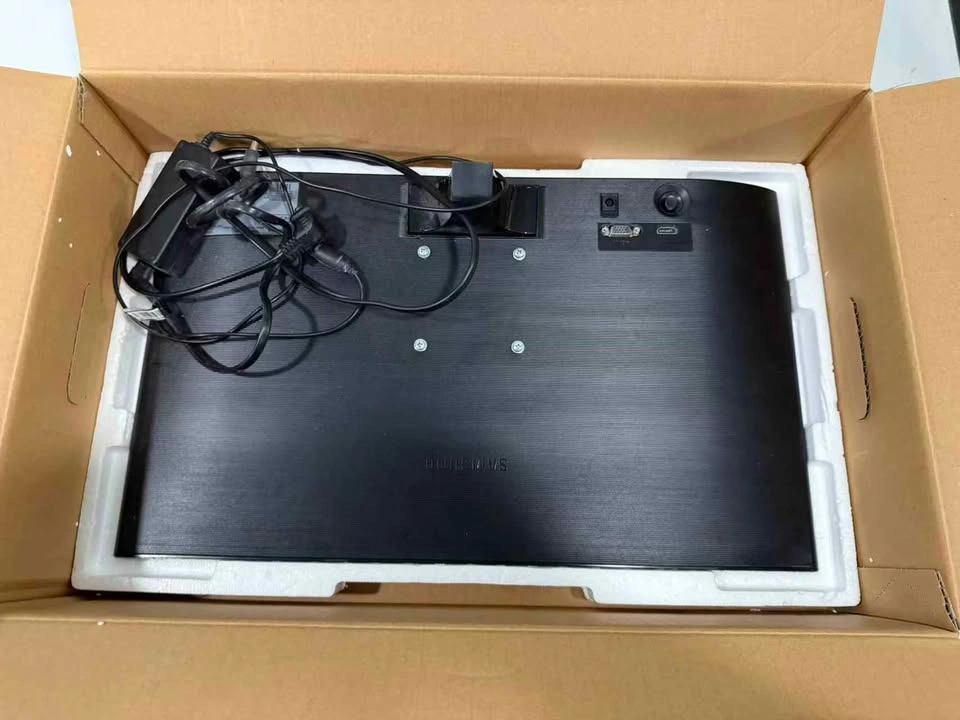 Samsung Computer Monitor - photo 3