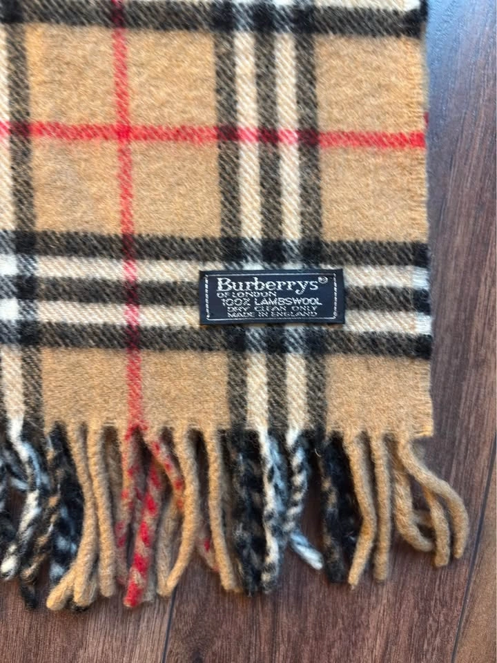 Burberry Lambwool scarf - photo 2
