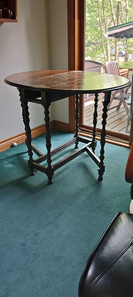 Antique Oak Gateleg Drop-leaf Table