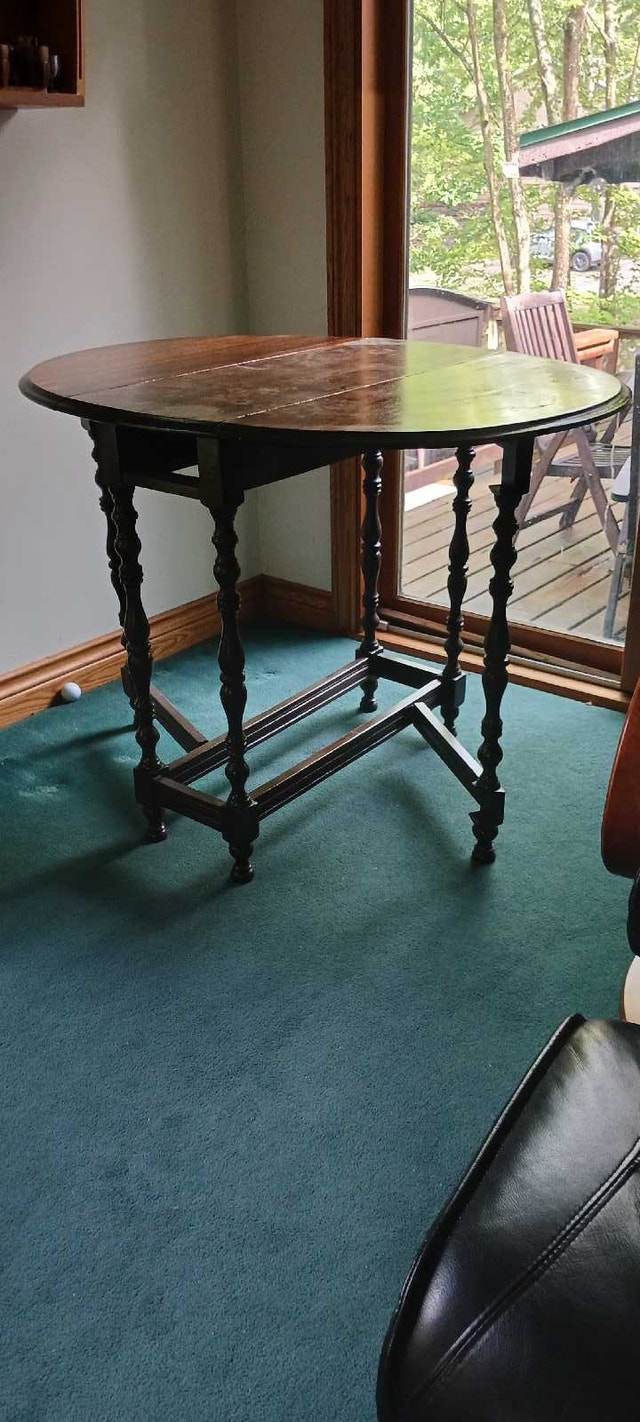 Antique Oak Gateleg Drop-leaf Table
