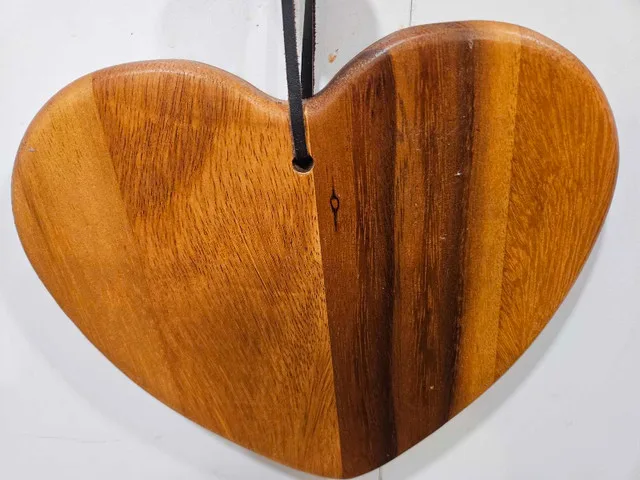Acacia Heart Board thumbnail