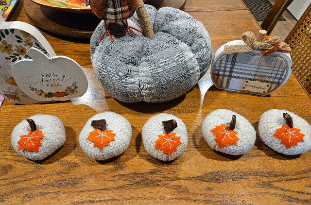 Fall Decorating Display - photo 3