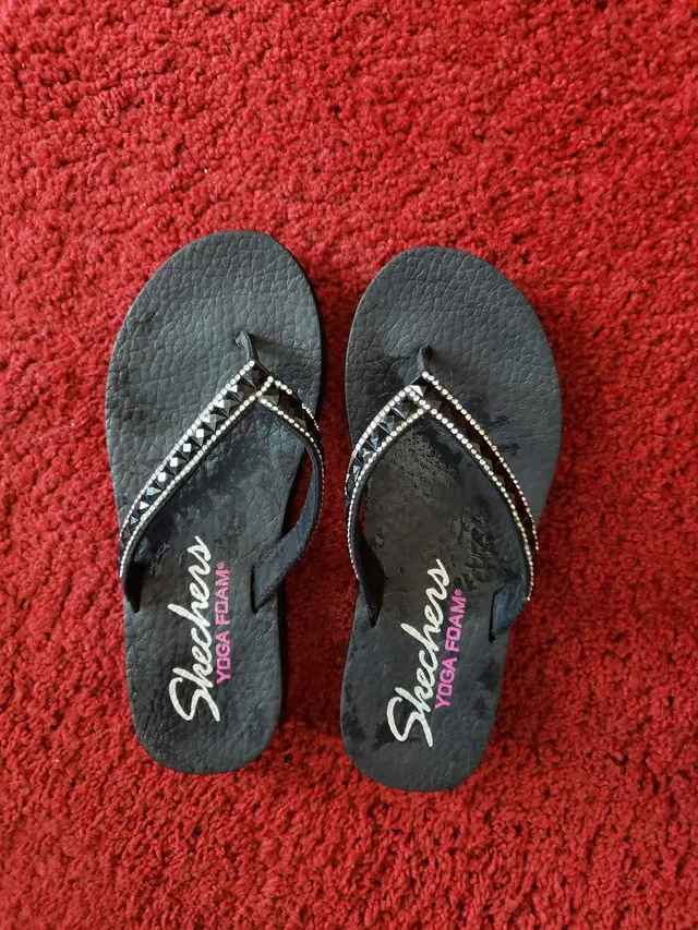 Skechers Yoga Foam Sandles thumbnail