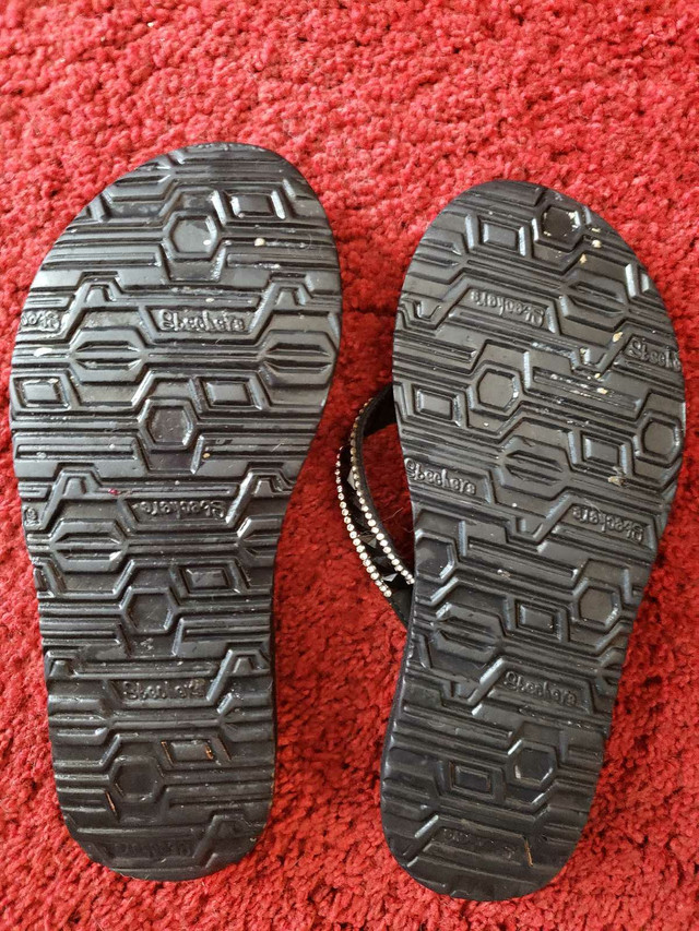 Skechers Yoga Foam Sandles - photo 3