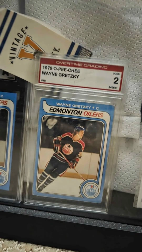 Wayne Gretzky Signed Oilers Jersey Framed + 2 Rookie Cards - photo 4