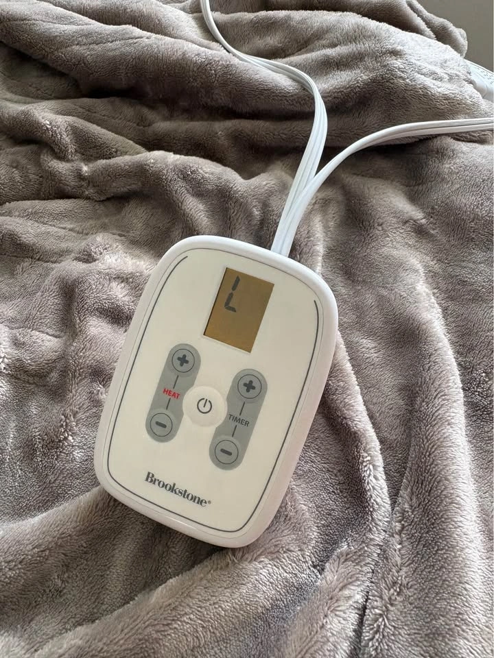 Brookstone Heated Blanket (Full Size) - photo 2