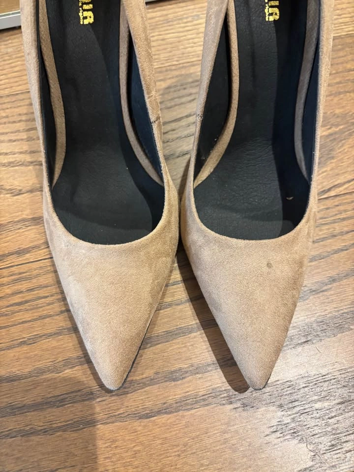 FAIR Tan Suede Pumps - photo 4