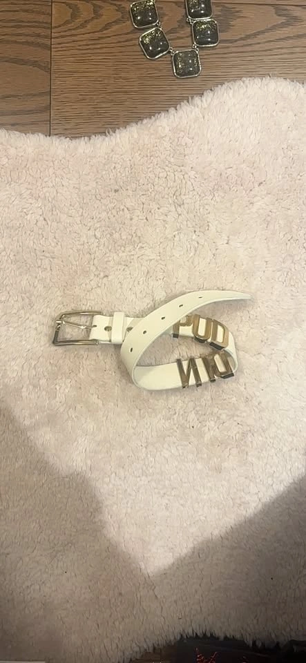 White Belt with Gold PUDDIN Letters Necklace - photo 3