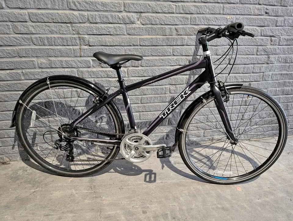 2014 Small Trek 7.2FX Aluminum frame, fork Comes with fenders thumbnail