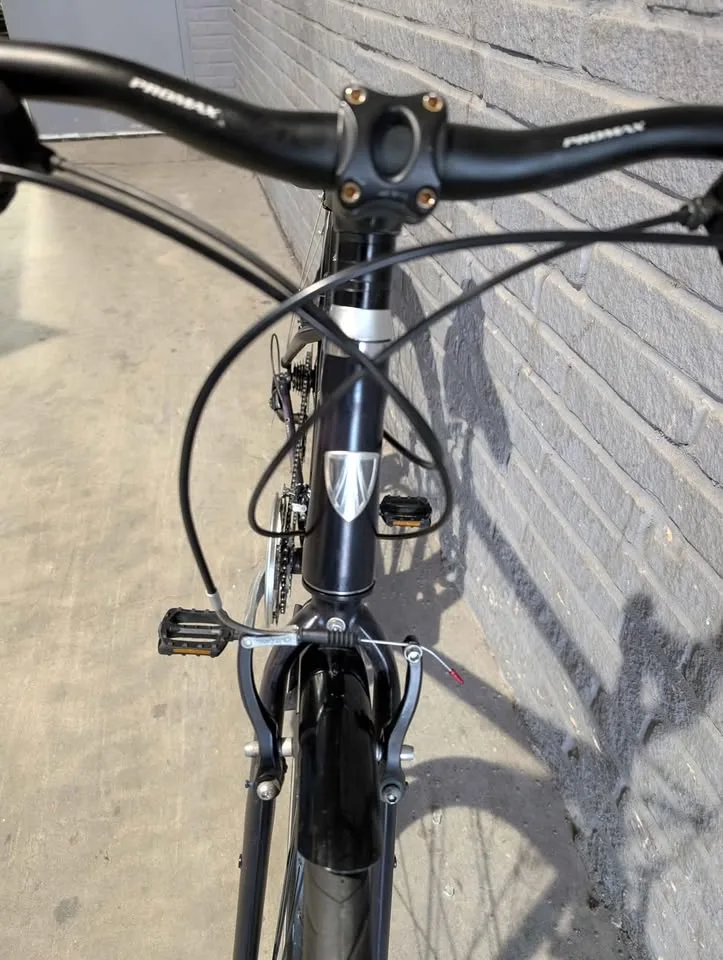 2014 Small Trek 7.2FX Aluminum frame, fork Comes with fenders image indicator(3)