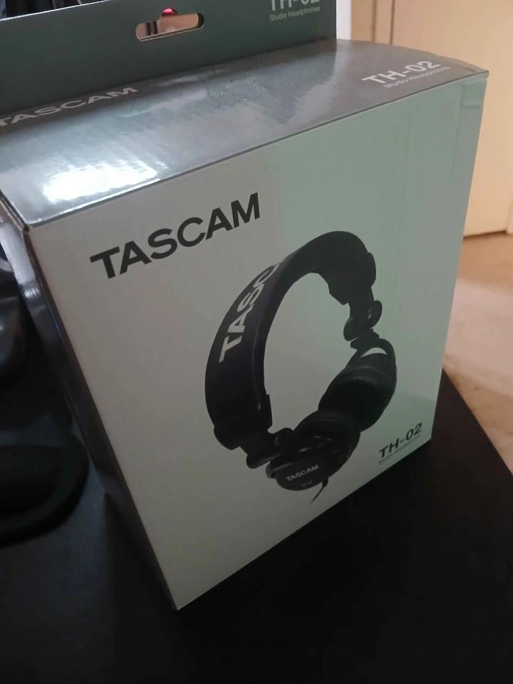 Tascam TH-02 wired studio monitoring headphones over ear - photo 4