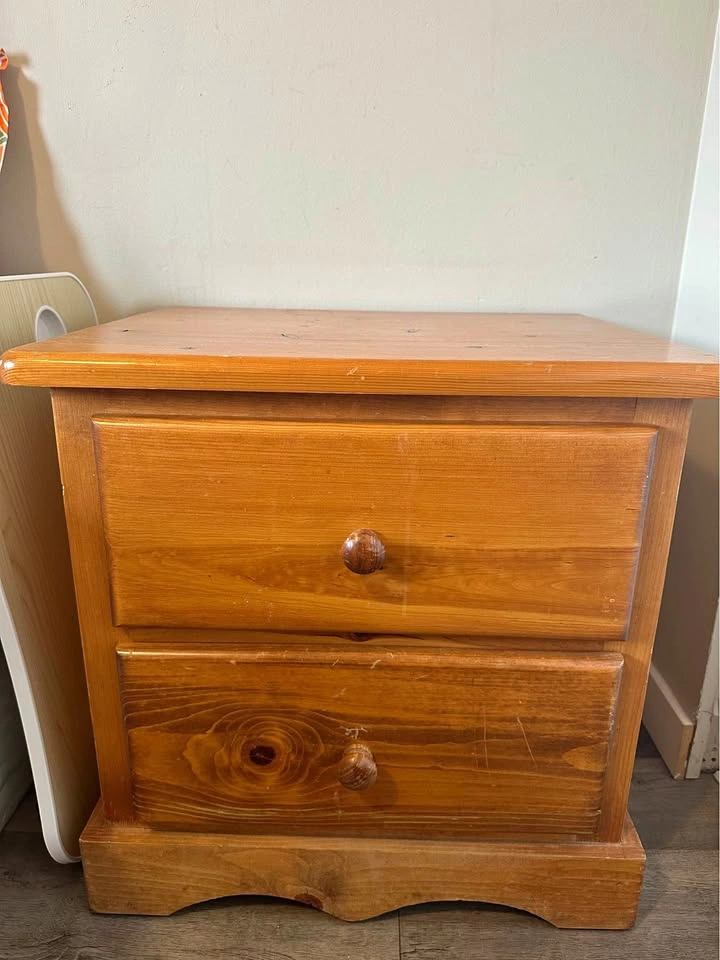 Solid Pine 2-drawer night stand