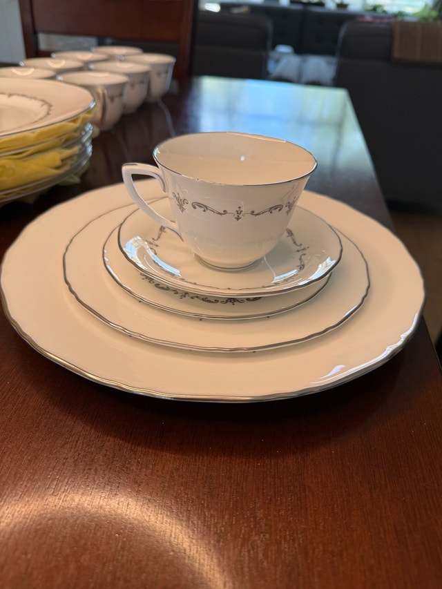 Royal Worcester Silver Chantilly Dinner Set