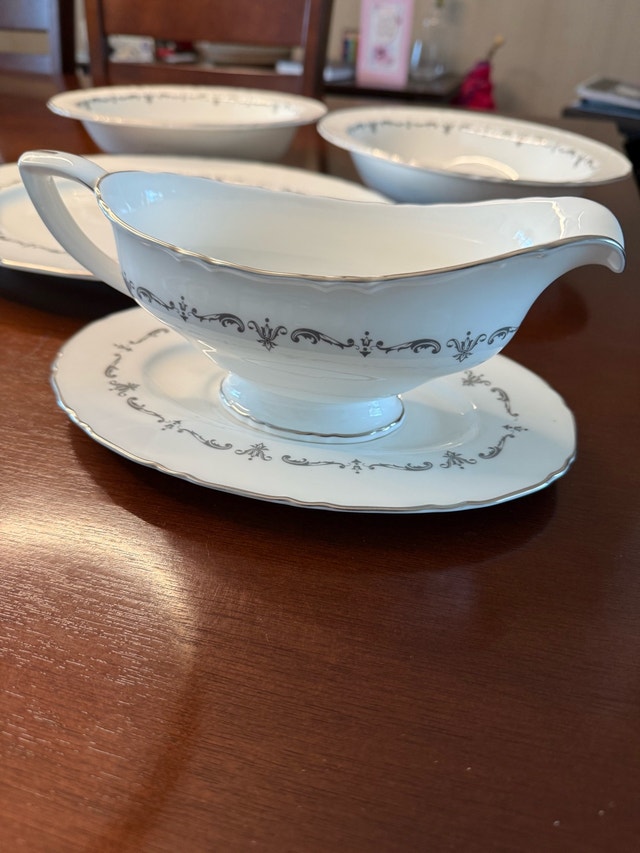 Royal Worcester Silver Chantilly Dinner Set - photo 5