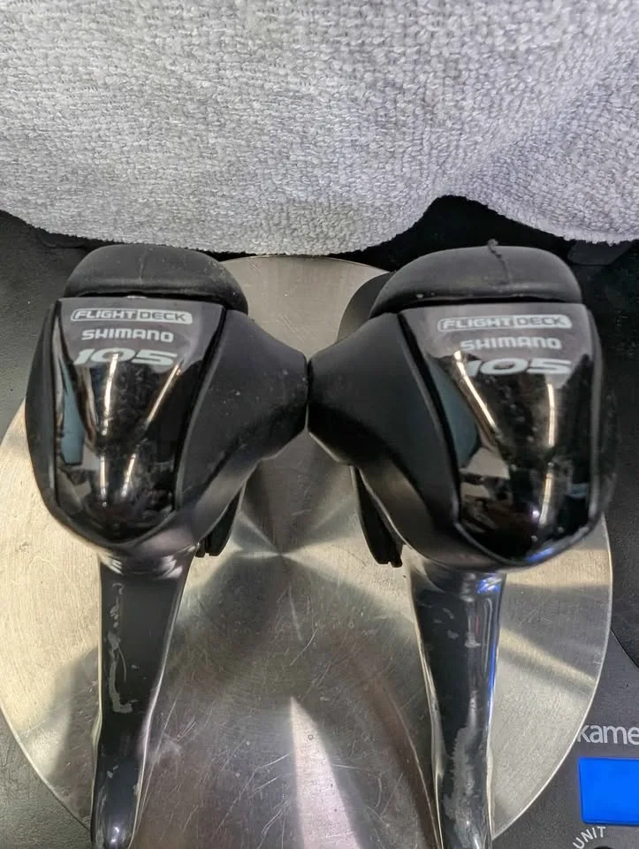 Shimano ST-5600/ST-5603 3X10 SHIFT/BRAKE LEVERS, NEW HOODS image indicator(3)