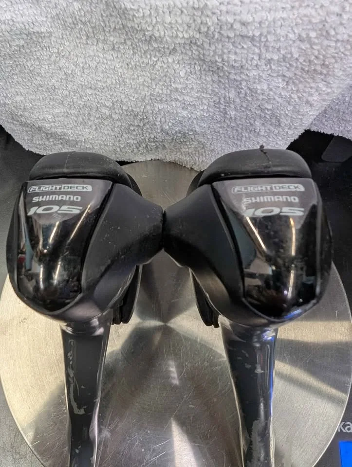 Shimano ST-5600/ST-5603 3X10 SHIFT/BRAKE LEVERS, NEW HOODS image indicator(4)