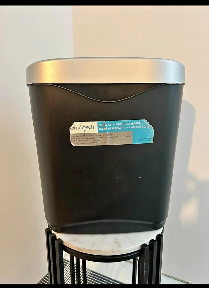 Omnitech Cross-Cut Paper Shredder – 10 Sheet + CD/DVD Shredder