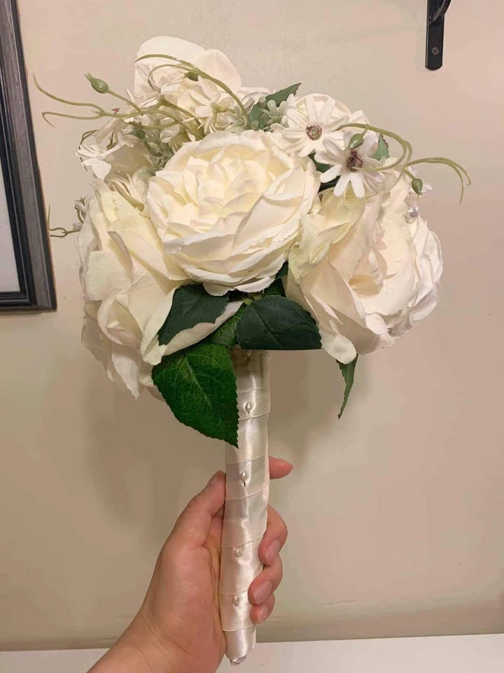 3 wedding bouquets (1 for bride, 2 for bridesmaids) - photo 4