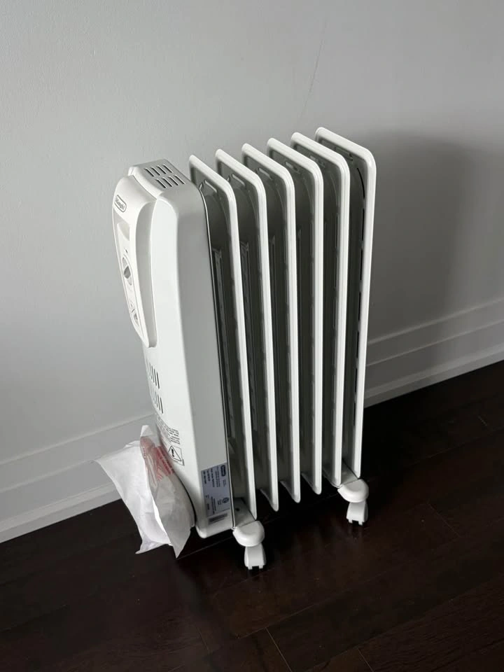 De'Longhi TRH0715CA Oil-Filled Radiator Heater
