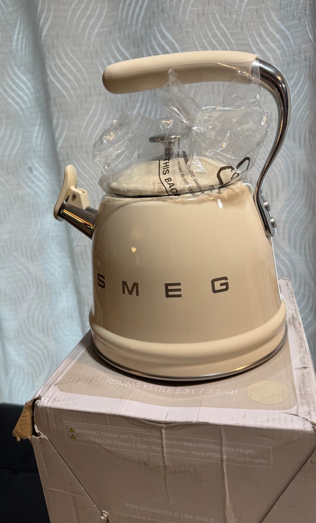 Smeg Traditional Stove Top Whistling Kettle - photo 3