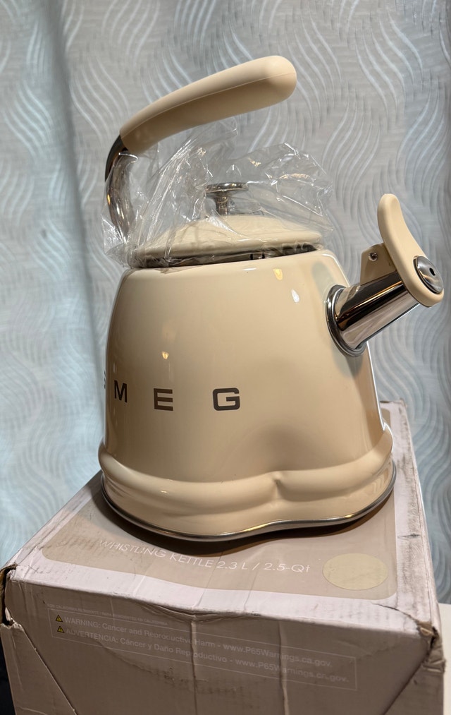 Smeg Traditional Stove Top Whistling Kettle - photo 4