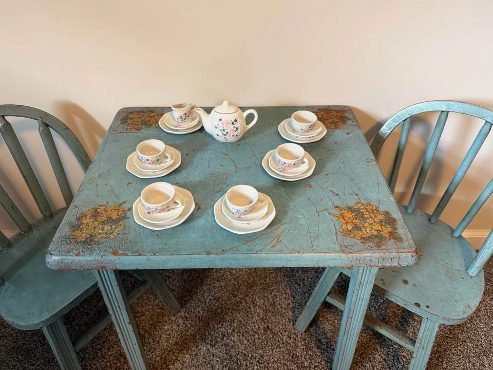 Antique Childrens Table and Chairs Set - photo 4