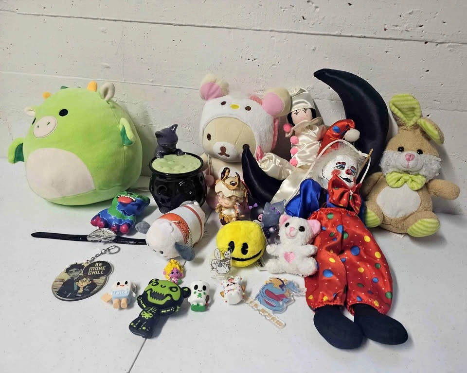 Trinket lot