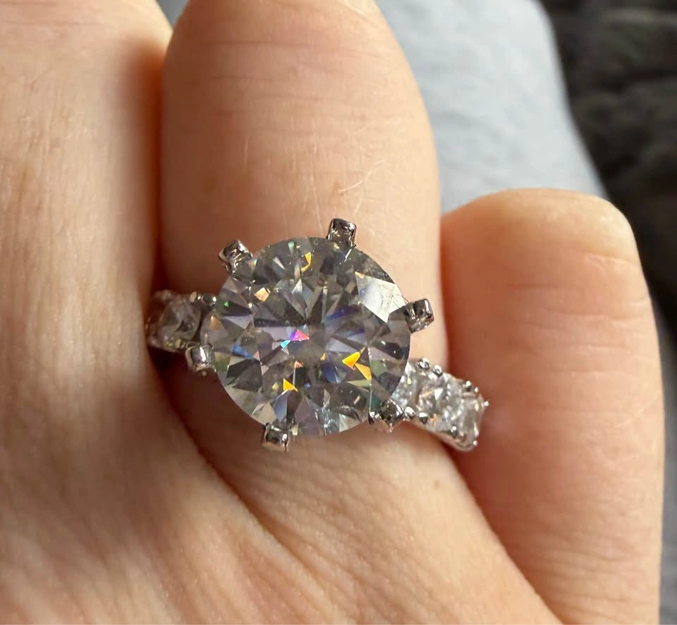 Gorgeous 4ct Sterling Silver Moissanite Engagement Ring - photo 3