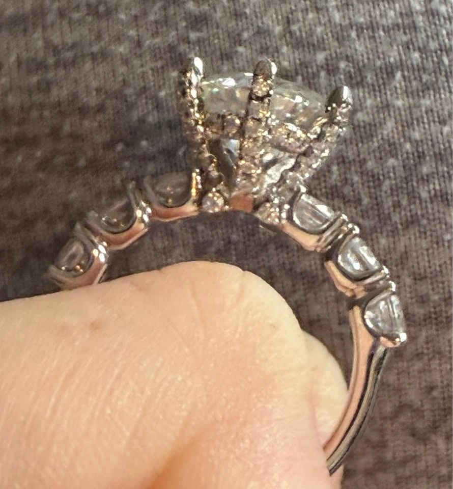 Gorgeous 4ct Sterling Silver Moissanite Engagement Ring - photo 5