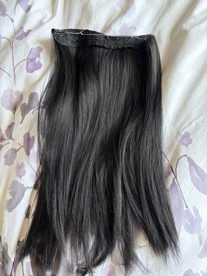 18” That Hair Halo Extension, In New Condition, Synthetic, Dark - photo 2