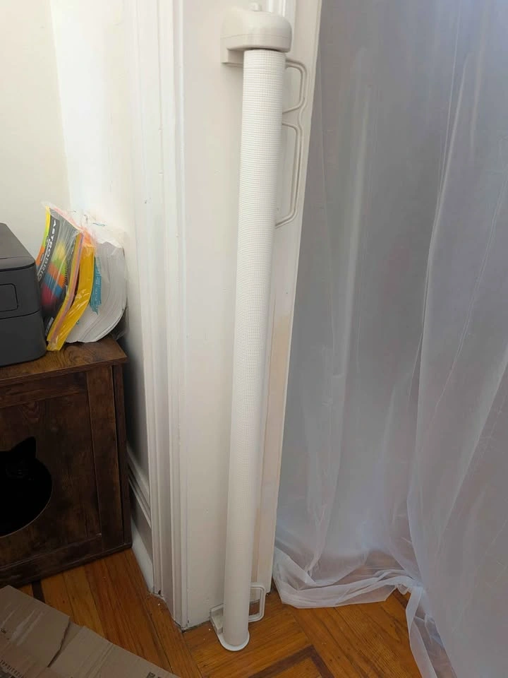EasyBaby Extra Wide & Extra Tall Retractable Baby/Pet Gate - photo 4