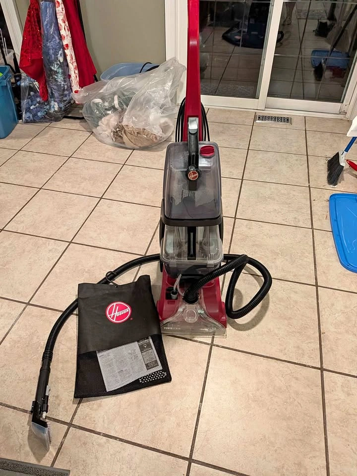 Hoover PowerScrub Deluxe Carpet Cleaner + Accessories & Solution