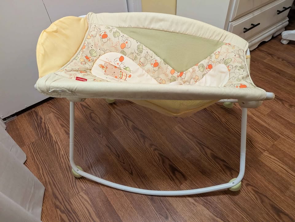 Rocking baby lounge pet free smoke free grandparents home - photo 2