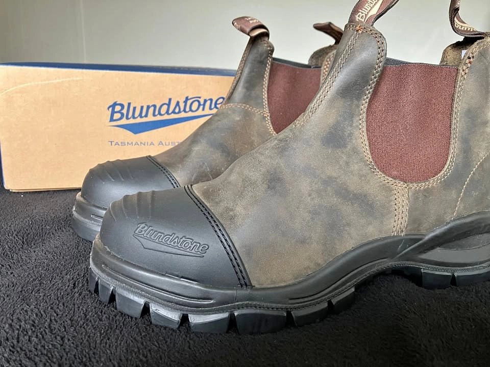 Men Blundstone boots US 10.5 (New)