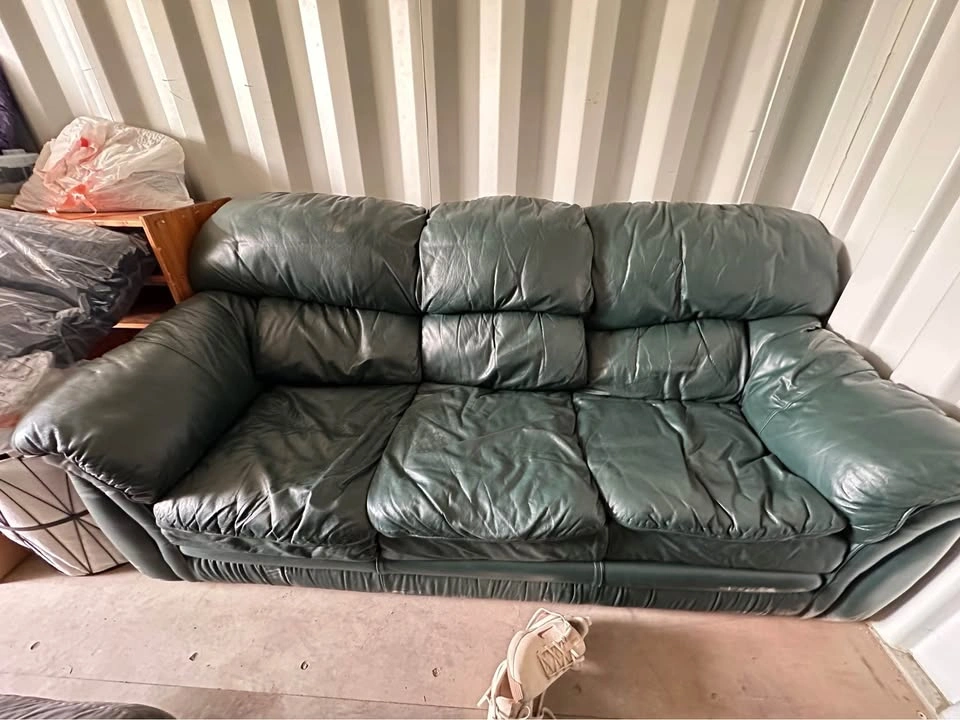Leather couch - photo 2