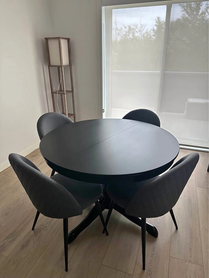 Dining Table & Chairs Set