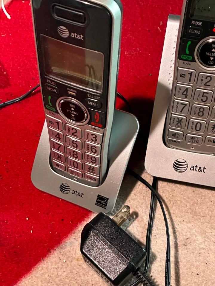 AT&T 3 handset caller id cordless phone answering machine - photo 3