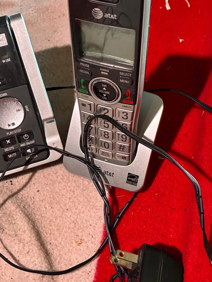 AT&T 3 handset caller id cordless phone answering machine - photo 4