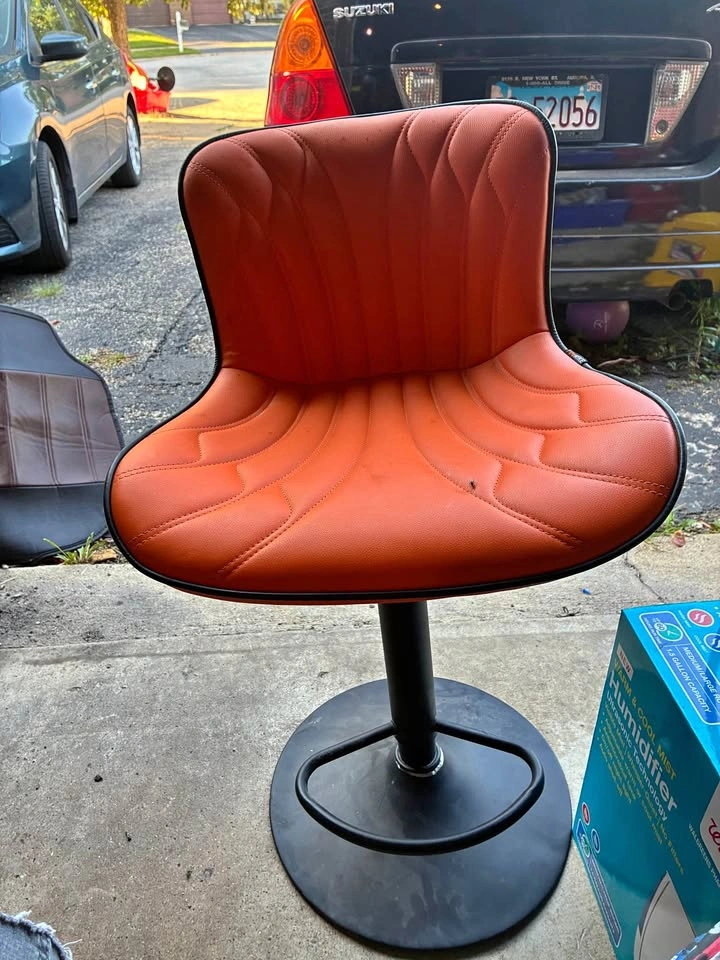 Younike Orange faux leather bar stool