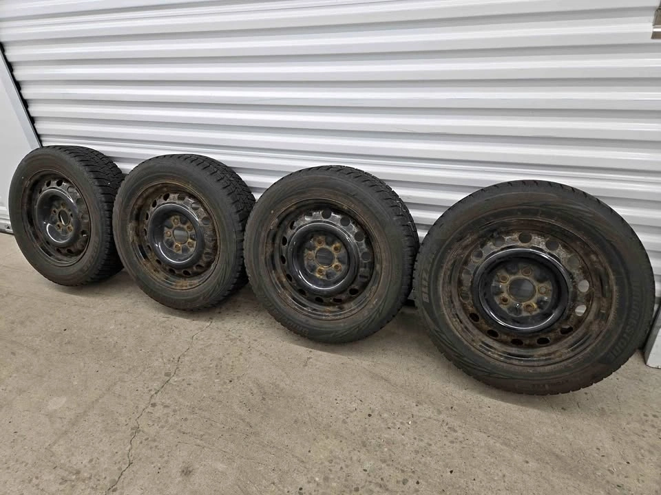 Bridgestone Blizzak Winter Tires 205/60R16