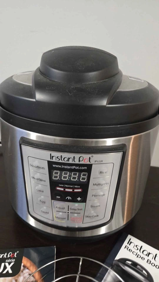 Instant Pot LUX 6 Qt Multi-Use Pressure Cooker - photo 2