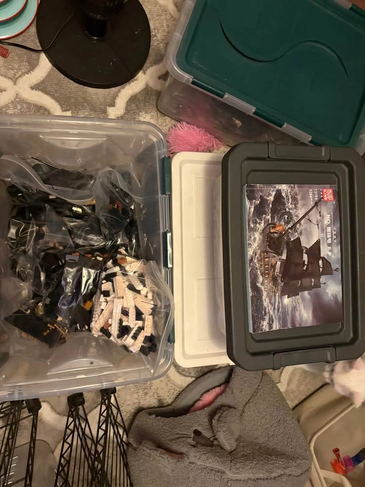 Mould King 13186 Black Pearl Pirate Ship Building Set - photo 3