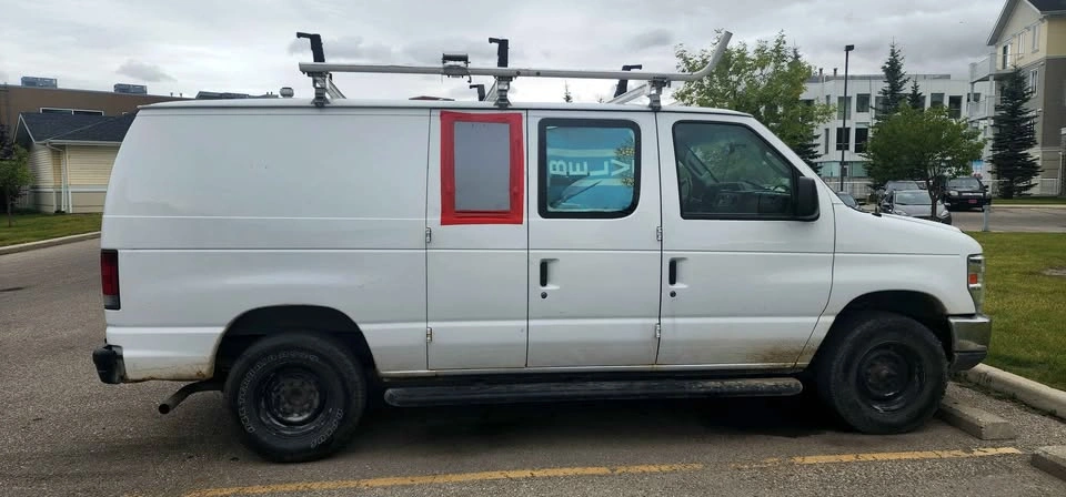 2013 Ford Econoline E250 Cargo - photo 4
