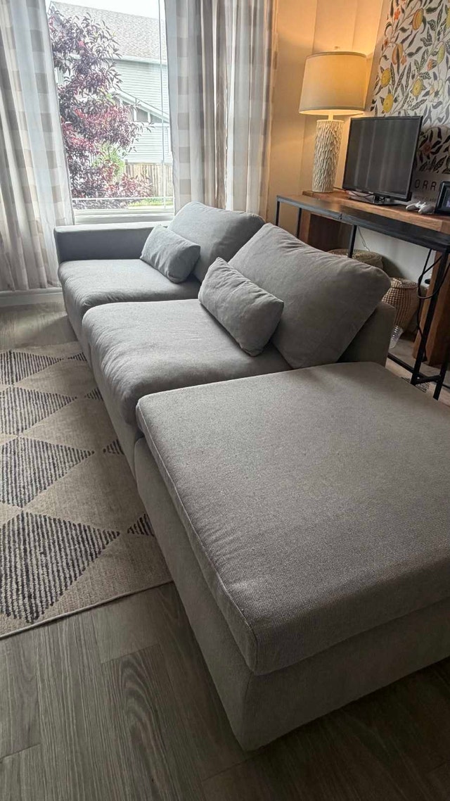 Modular sectional couch