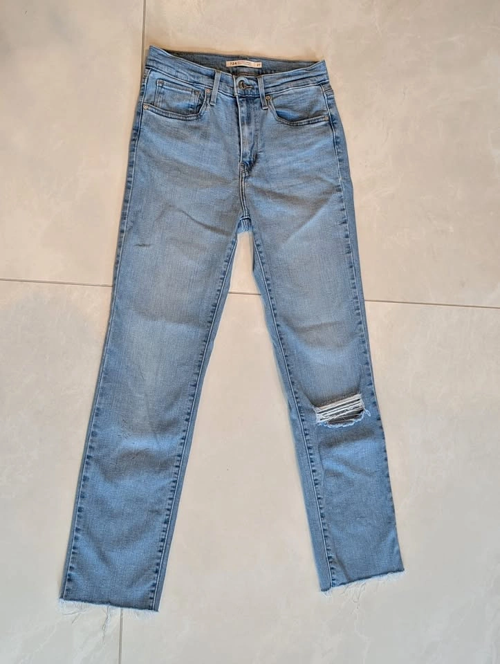 Levi’s 724 High Rise Straight Distressed Jeans W27 L32