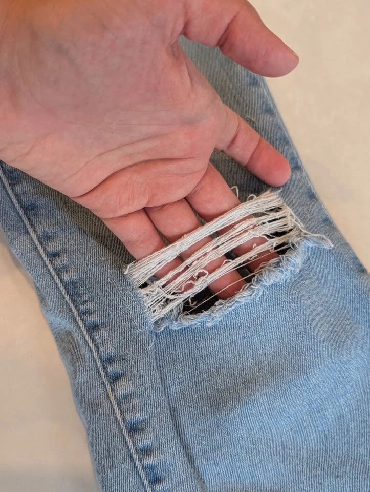 Levi’s 724 High Rise Straight Distressed Jeans W27 L32 - photo 2