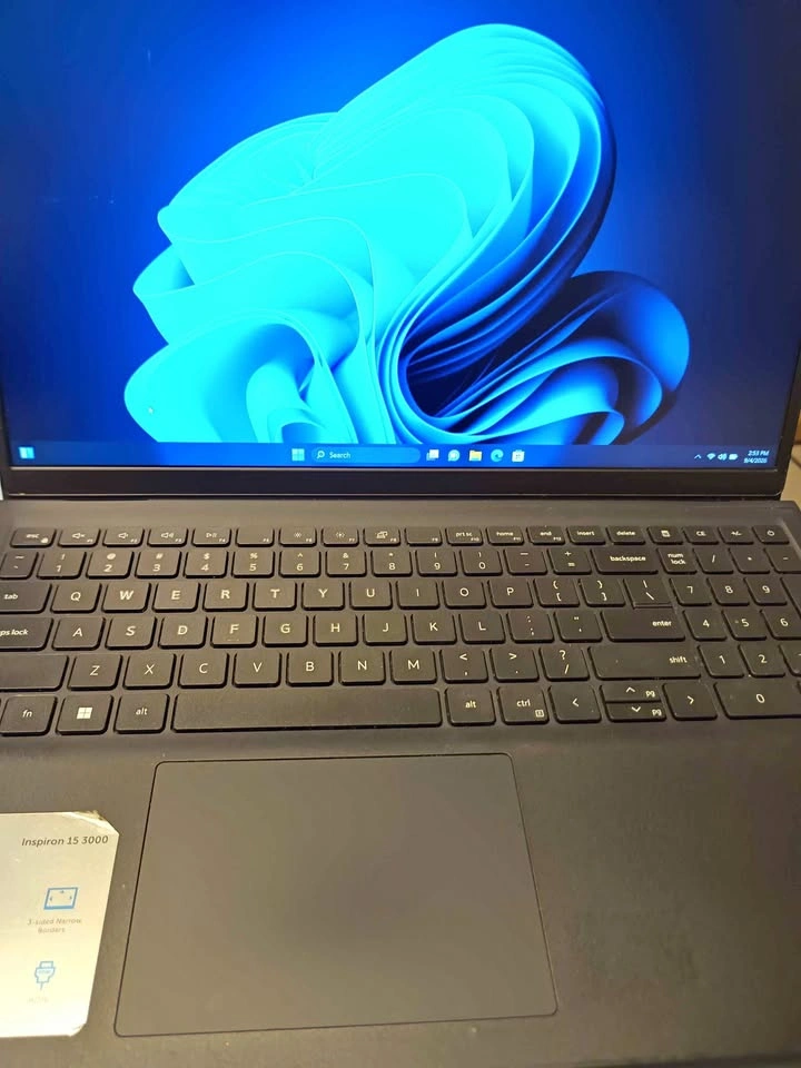 Dell Inspiron 15 i5-1135G7 16GB RAM 256GB SSD 500GB HDD